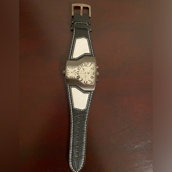 White Oulm Dual Time Men's Watch - Picture 4 of 4